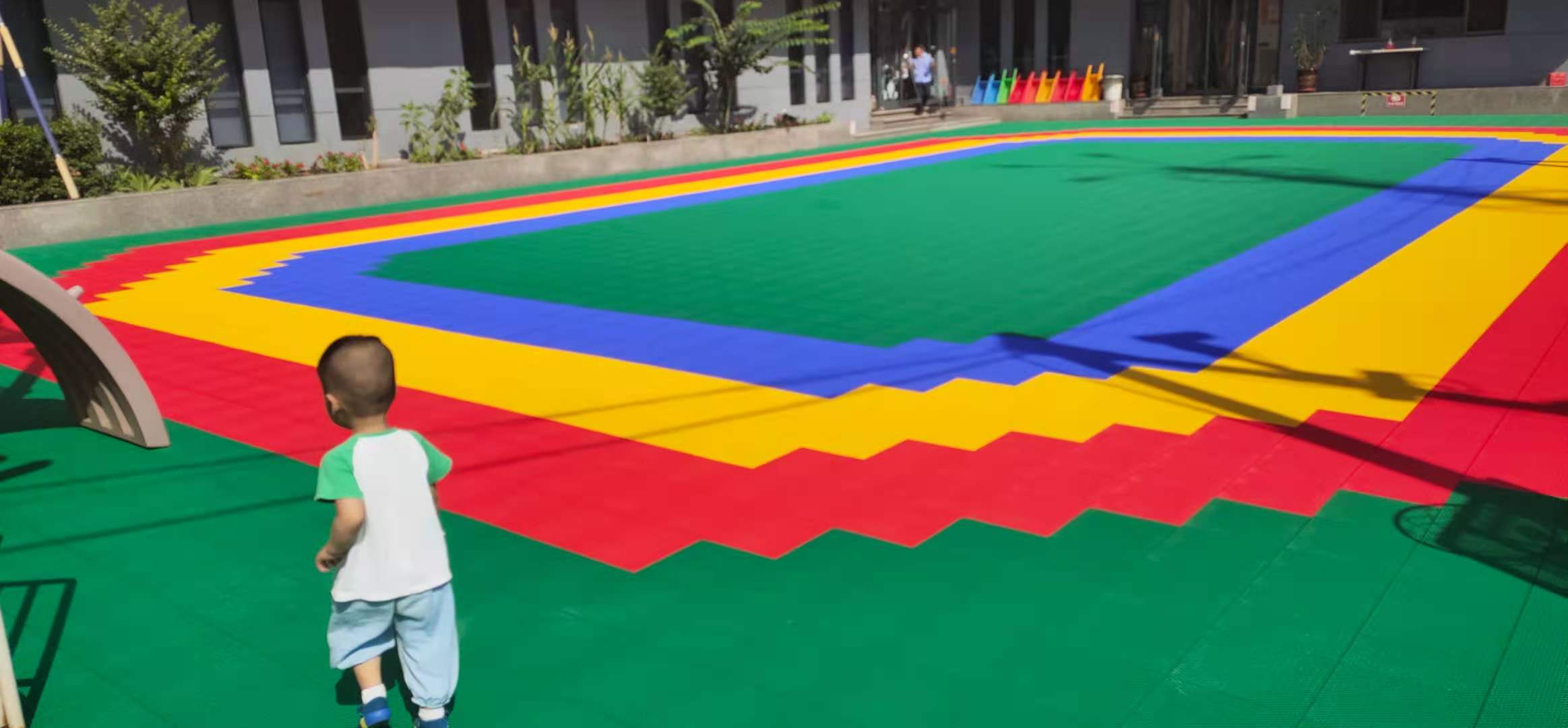 幼兒園選懸浮地板還是人造草坪 幼兒園選懸浮地板還是人造草坪